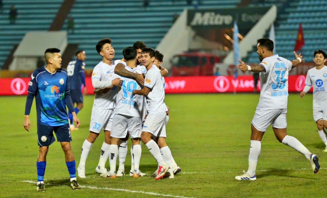 Sau vòng 14 V-League 2024/2025: Nam Định và Hà Nội FC thị uy sức mạnh